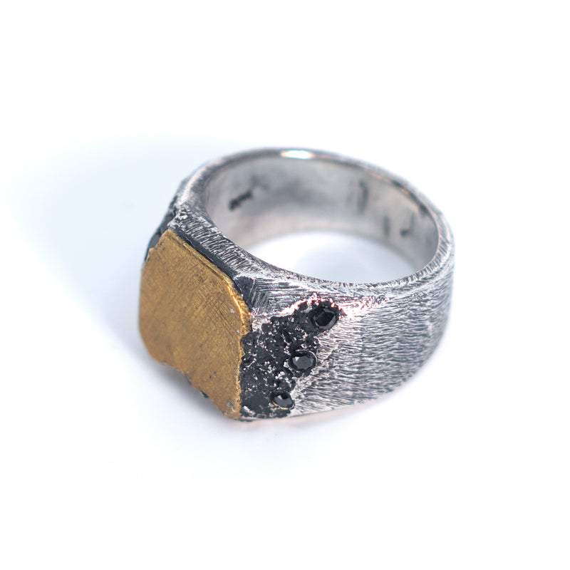 Montanha Ring (With Black Diamond)