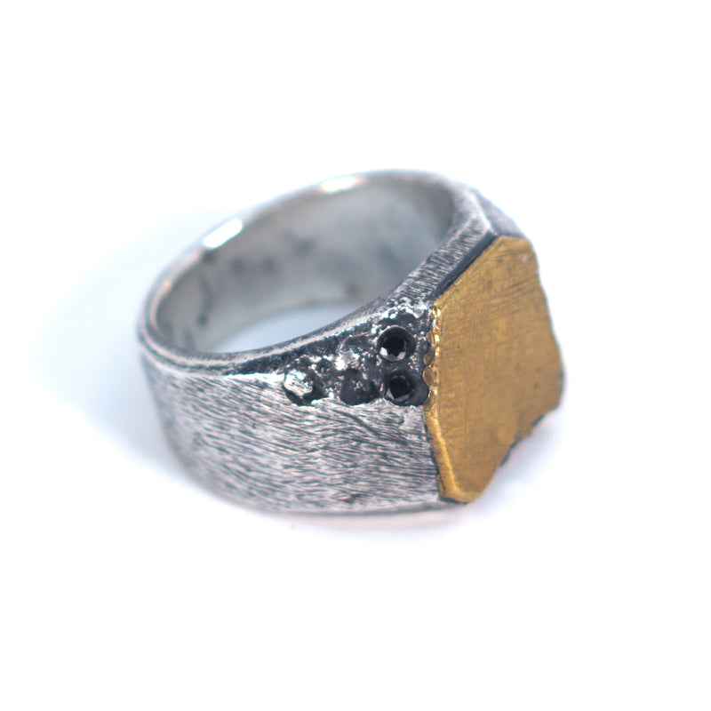 Montanha Ring (With Black Diamond)